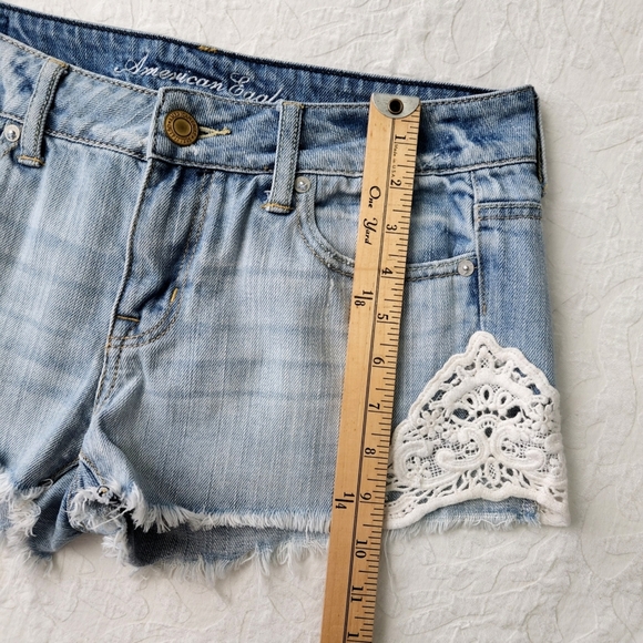 American Eagle Short Denim Shorts With Crochet Side Inserts, Size 4 - Picture 12 of 15